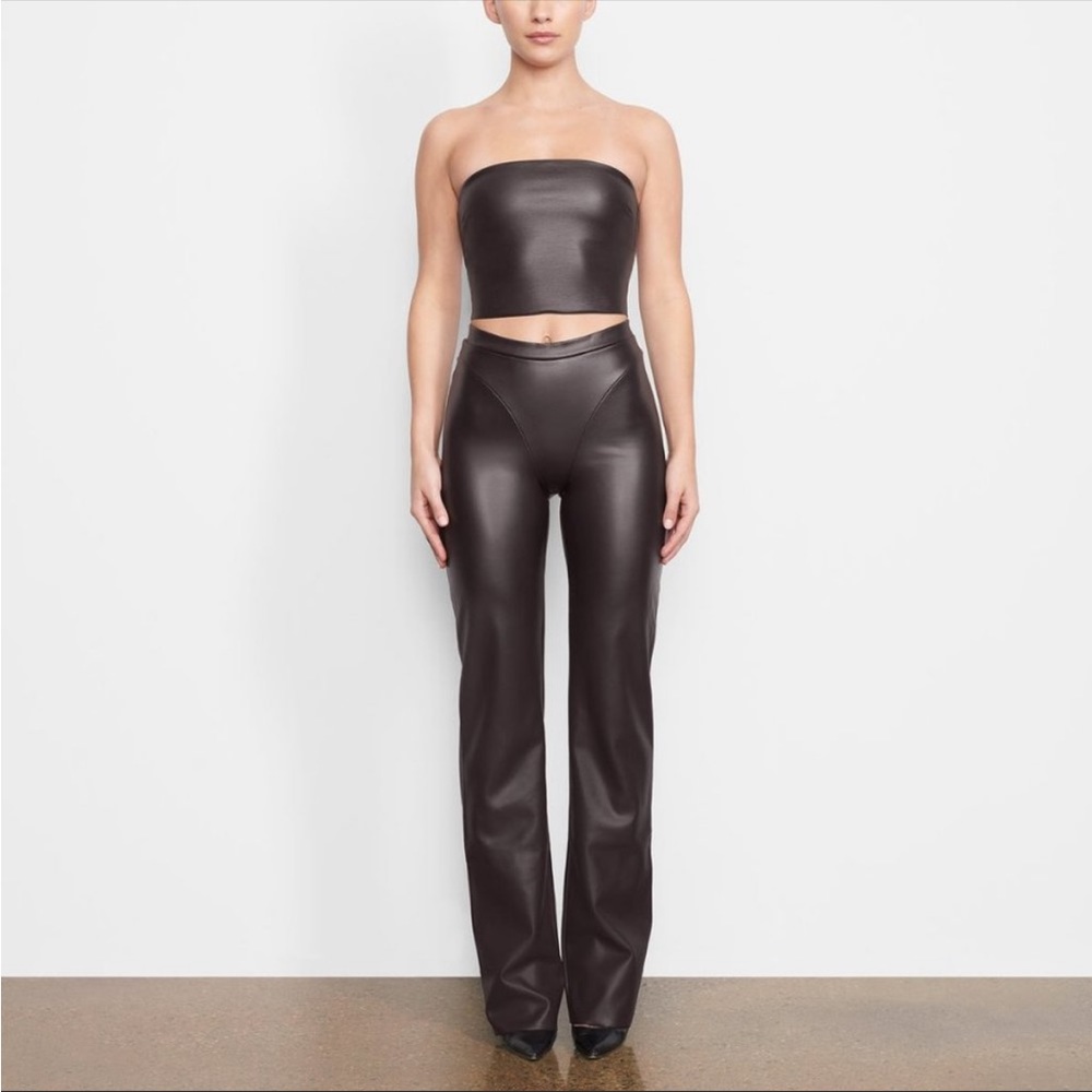 NWOT SKIMS FAUX LEATHER BOOT CUT PANT-SOOT size xs